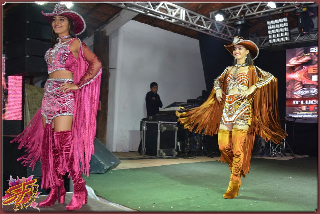 DESFILE DA RAINHA DA EXPOVALE 2019
